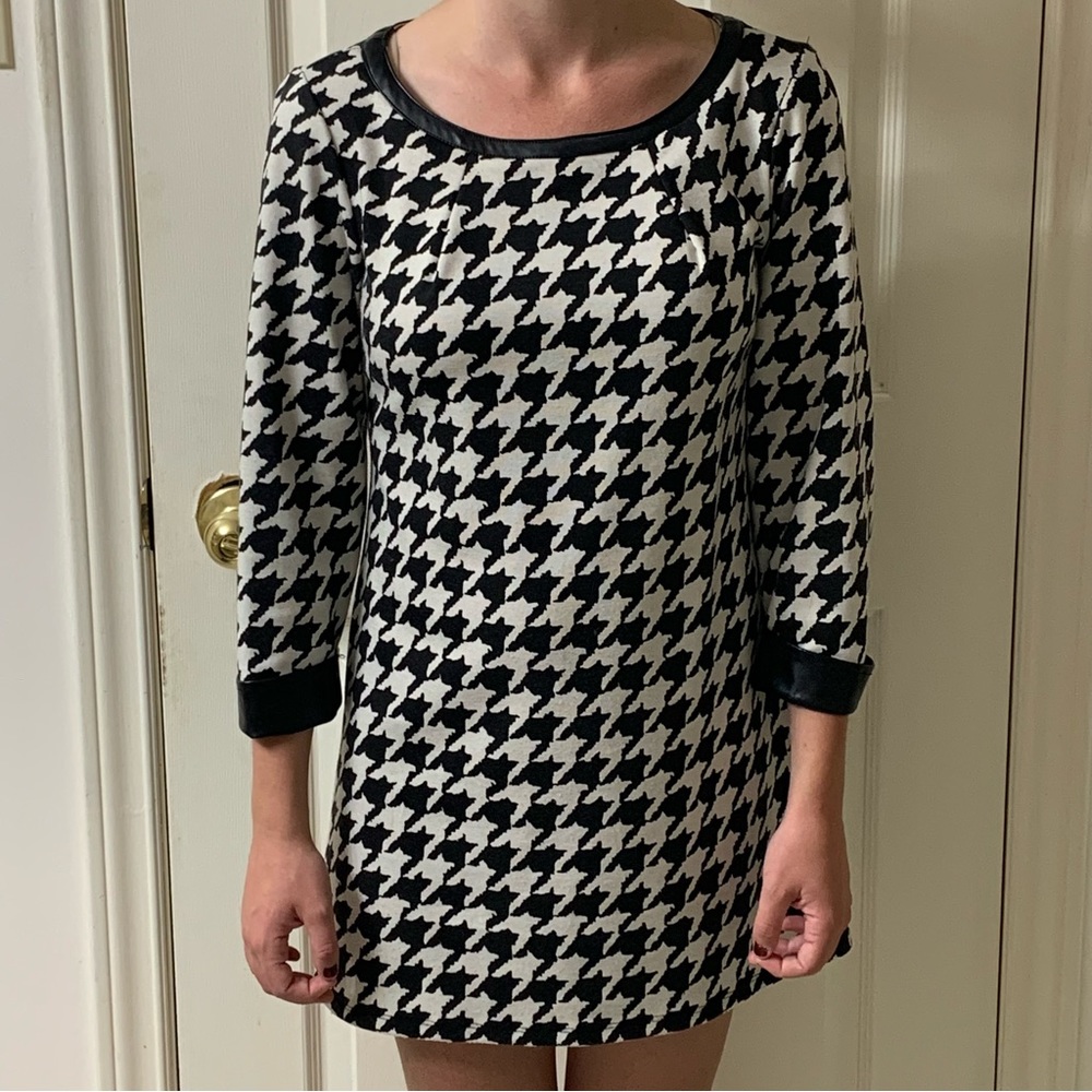 🌷3 for $25🌷Cleo, US S, White & Black Pleather Trim Houndstooth Tunic/Mini Dress